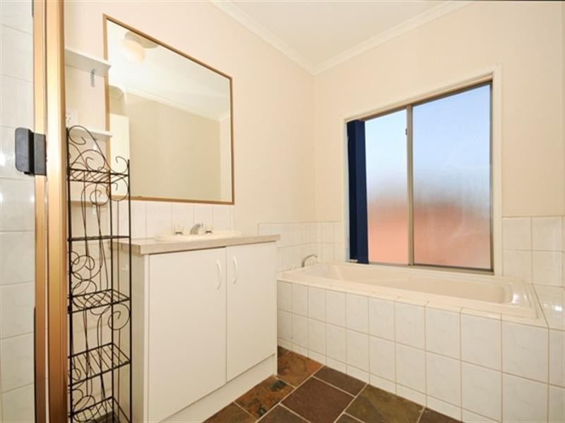 1 Yarraridge Drive, Chirnside Park VIC 3116