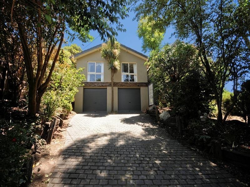 13 DEVON Walk, Mooroolbark VIC 3138