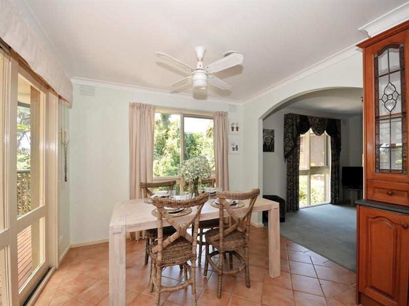 13 DEVON Walk, Mooroolbark VIC 3138