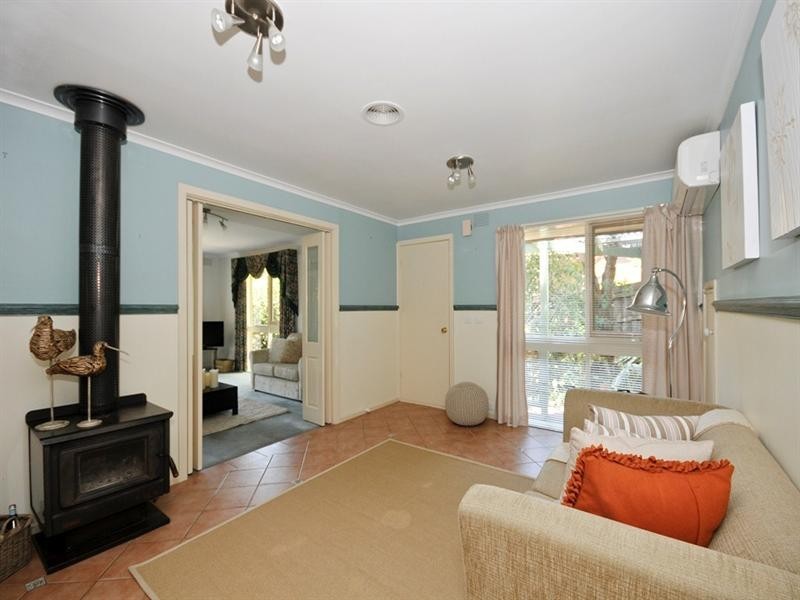 13 DEVON Walk, Mooroolbark VIC 3138