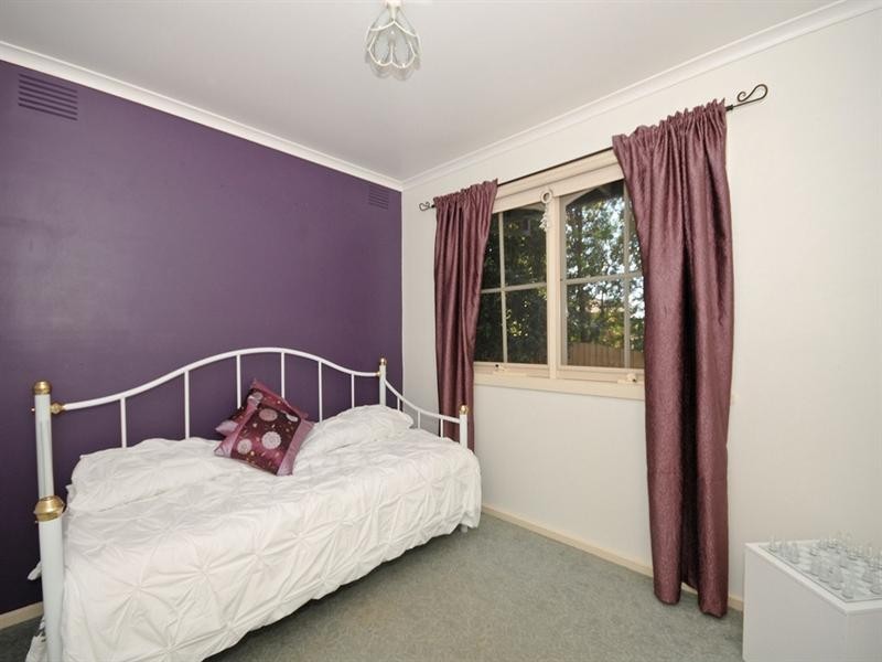 13 DEVON Walk, Mooroolbark VIC 3138