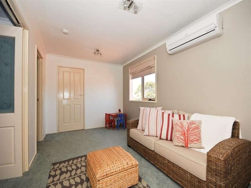 13 DEVON Walk, Mooroolbark VIC 3138