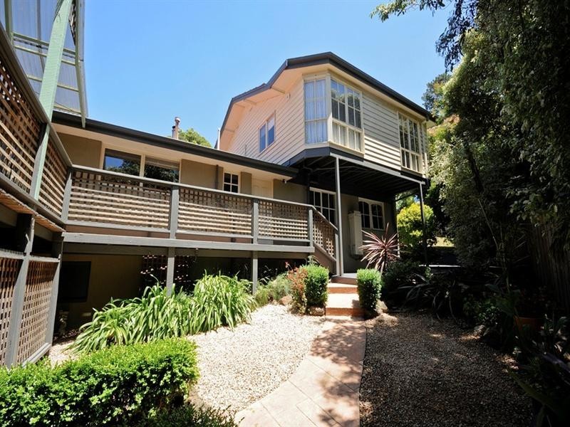 13 DEVON Walk, Mooroolbark VIC 3138