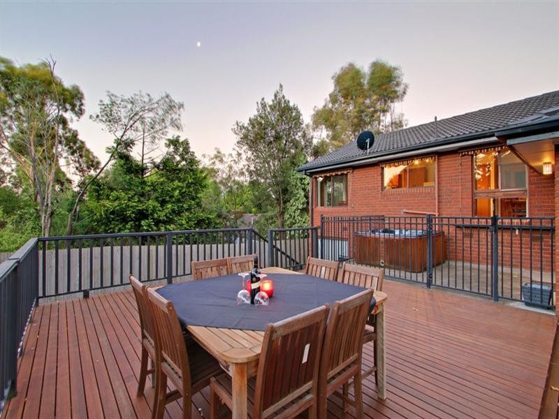 8 CORNELIA Close, Kilsyth VIC 3137