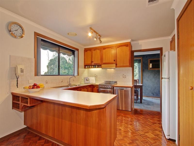 8 CORNELIA Close, Kilsyth VIC 3137