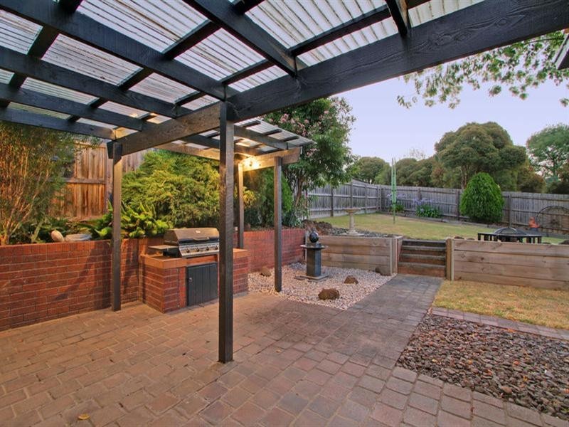 8 CORNELIA Close, Kilsyth VIC 3137