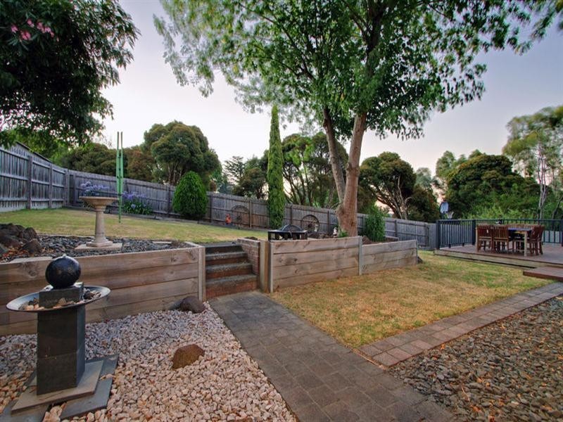 8 CORNELIA Close, Kilsyth VIC 3137