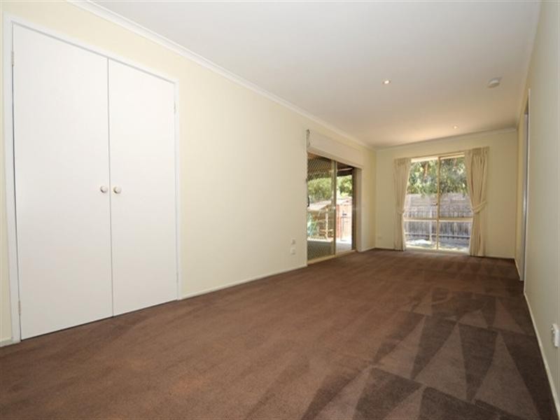 17 Snowgum Drive, Kilsyth South VIC 3137