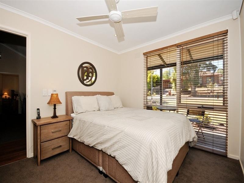 18 EASTWOOD CRES., Mooroolbark VIC 3138