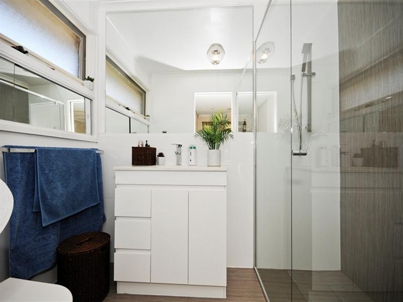 18 EASTWOOD CRES., Mooroolbark VIC 3138