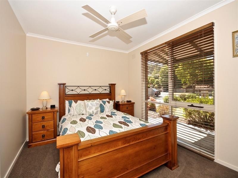 18 EASTWOOD CRES., Mooroolbark VIC 3138