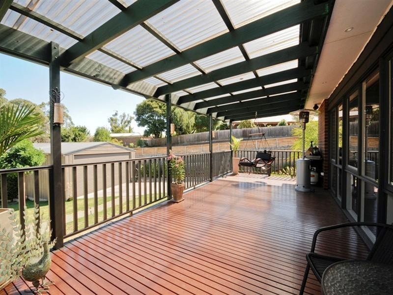 18 EASTWOOD CRES., Mooroolbark VIC 3138