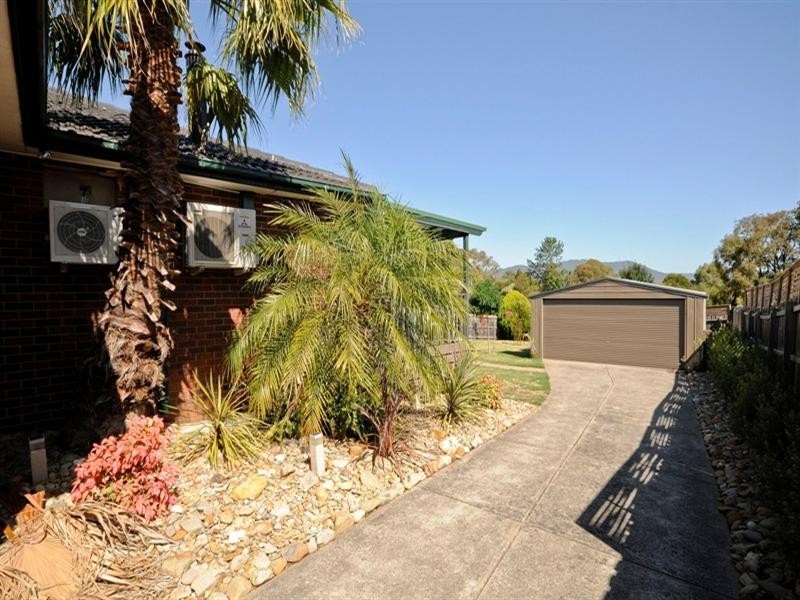 18 EASTWOOD CRES., Mooroolbark VIC 3138