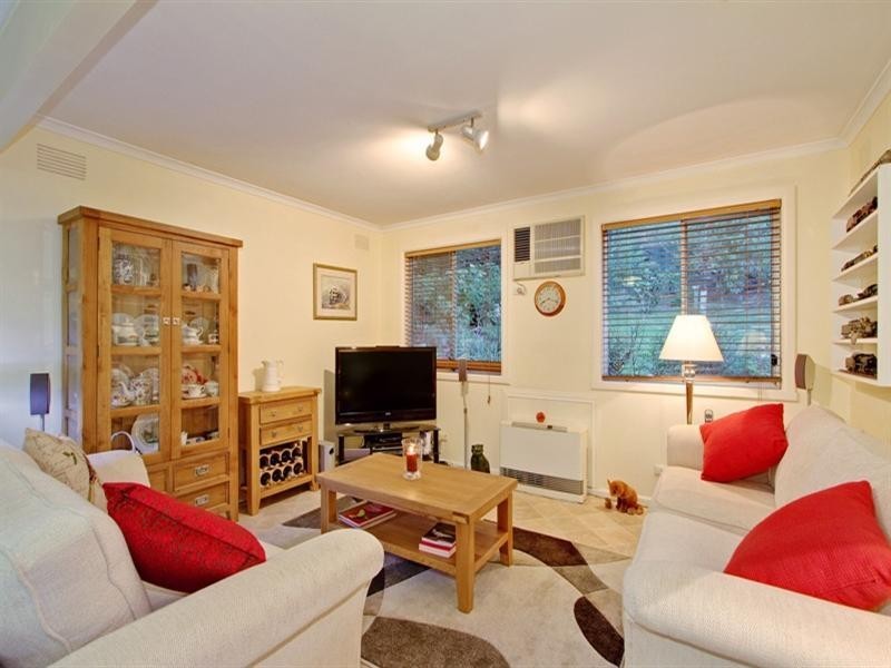 6 TYNONG Street, Croydon VIC 3136