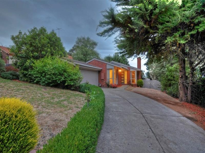 13 HIGHLEIGH Court, Mooroolbark VIC 3138