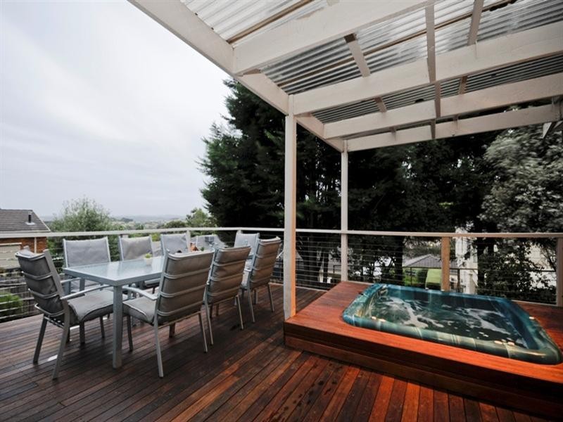 13 HIGHLEIGH Court, Mooroolbark VIC 3138