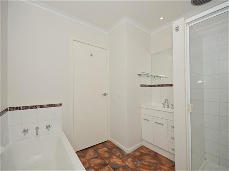 6 Emora Street, Croydon VIC 3136