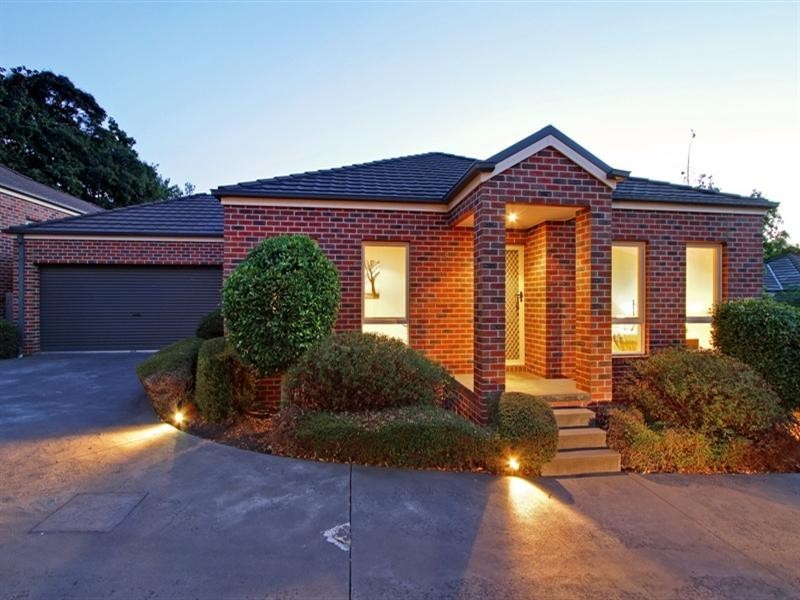 6 ST ANDREWS MEWS (enter at 118 Dorset Rd), Croydon VIC 3136