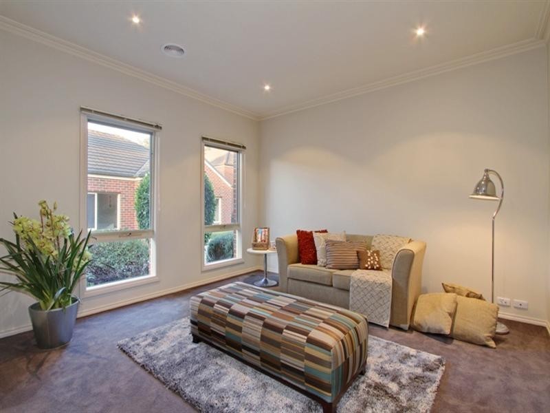 6 ST ANDREWS MEWS (enter at 118 Dorset Rd), Croydon VIC 3136