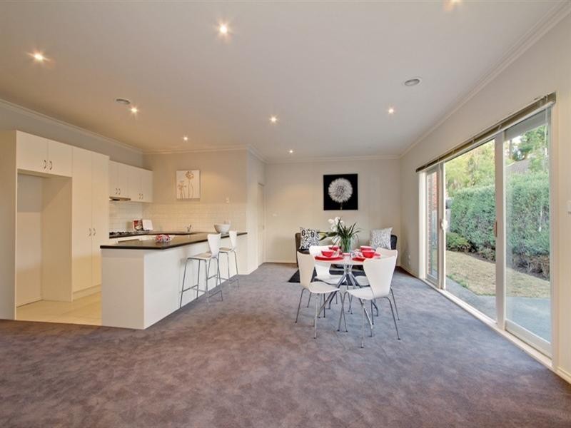 6 ST ANDREWS MEWS (enter at 118 Dorset Rd), Croydon VIC 3136