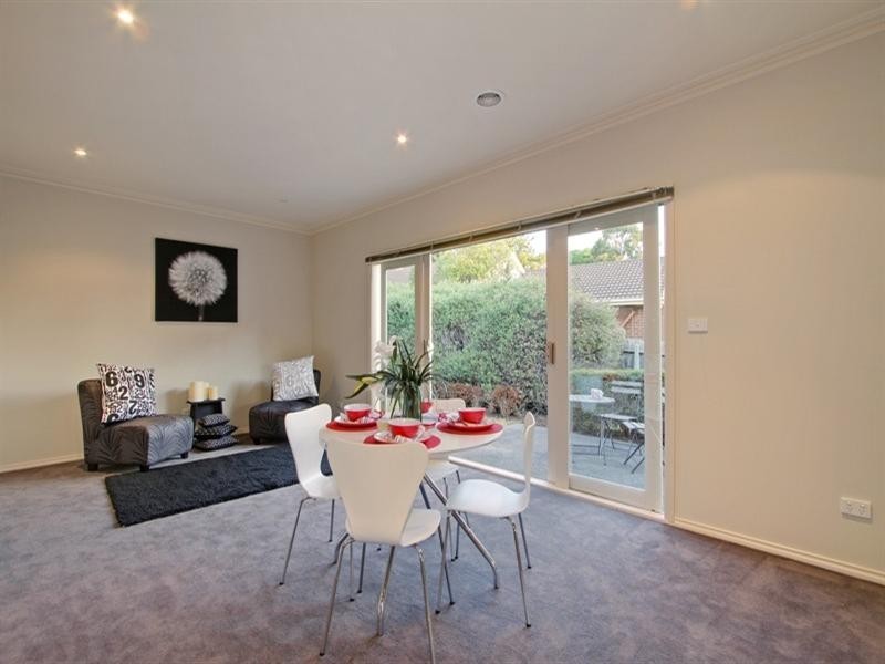 6 ST ANDREWS MEWS (enter at 118 Dorset Rd), Croydon VIC 3136