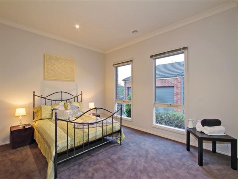 6 ST ANDREWS MEWS (enter at 118 Dorset Rd), Croydon VIC 3136
