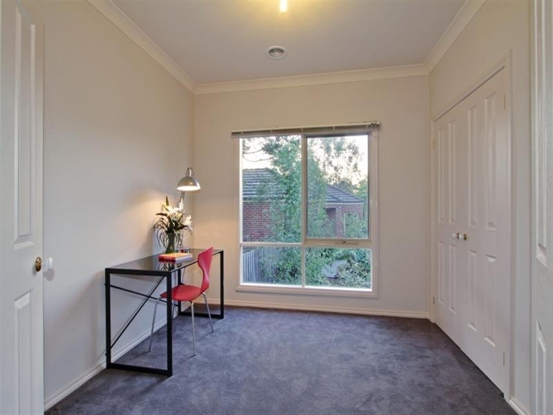6 ST ANDREWS MEWS (enter at 118 Dorset Rd), Croydon VIC 3136