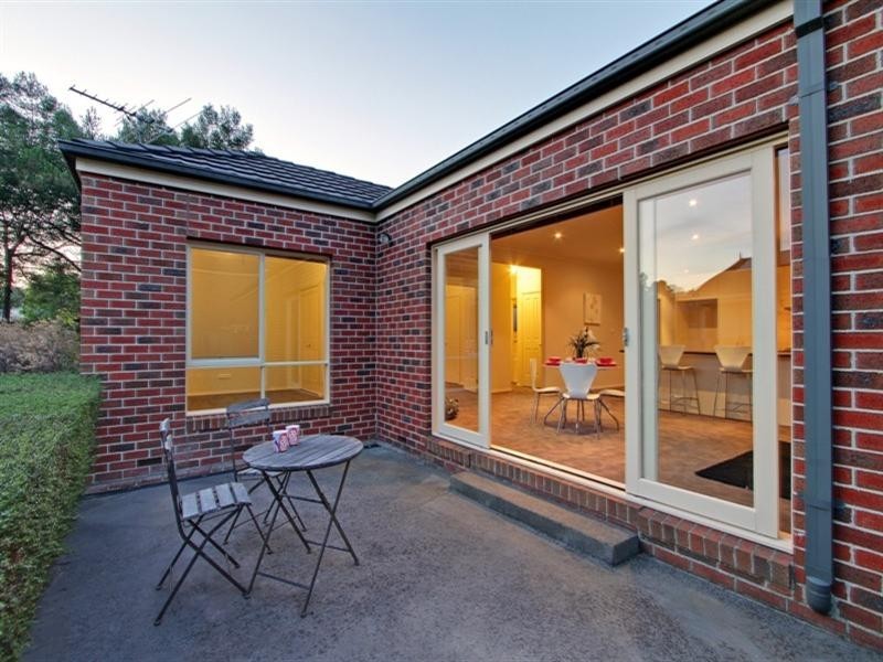 6 ST ANDREWS MEWS (enter at 118 Dorset Rd), Croydon VIC 3136