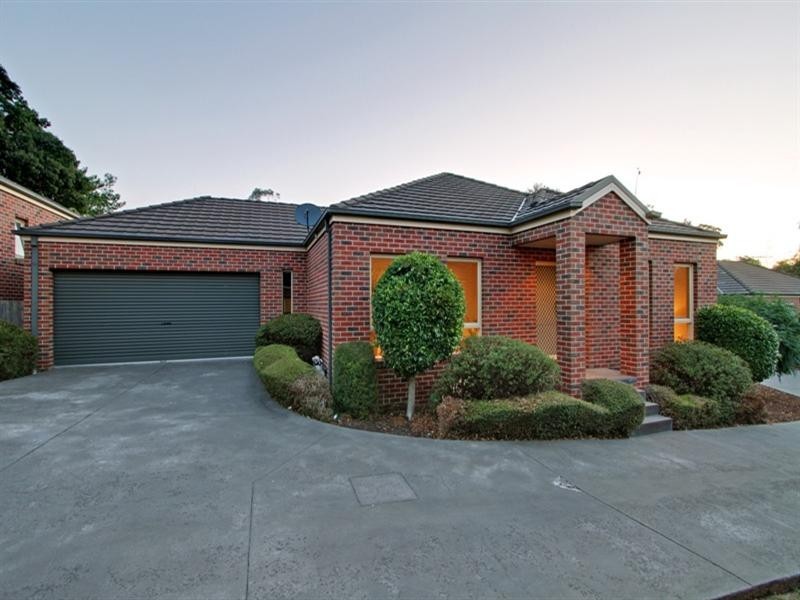 6 ST ANDREWS MEWS (enter at 118 Dorset Rd), Croydon VIC 3136
