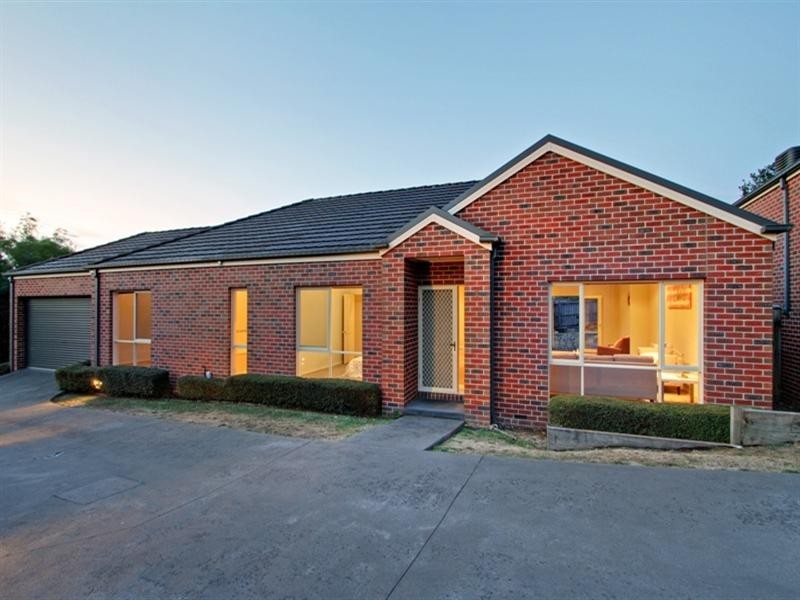 6 ST ANDREWS MEWS (enter at 118 Dorset Rd), Croydon VIC 3136