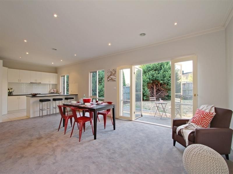 6 ST ANDREWS MEWS (enter at 118 Dorset Rd), Croydon VIC 3136