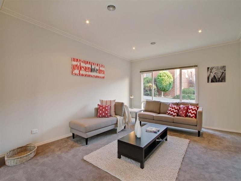 6 ST ANDREWS MEWS (enter at 118 Dorset Rd), Croydon VIC 3136