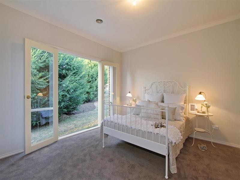 6 ST ANDREWS MEWS (enter at 118 Dorset Rd), Croydon VIC 3136