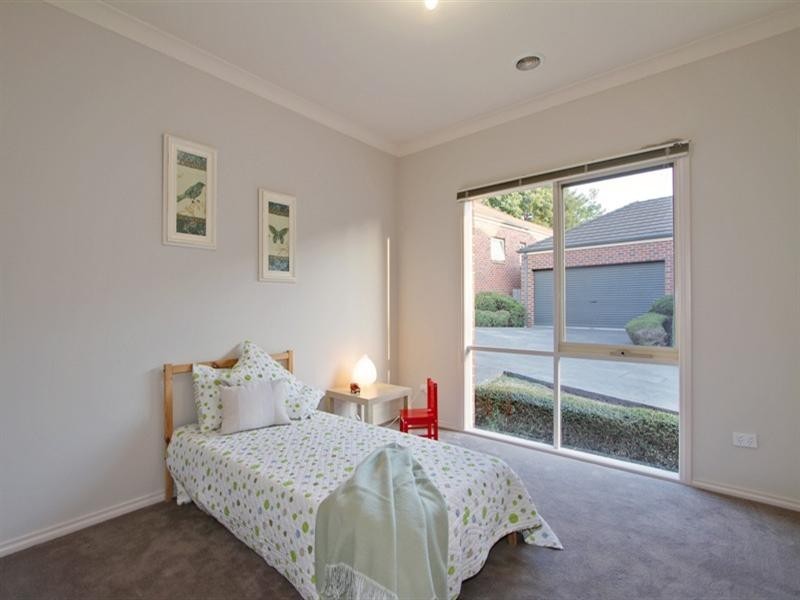 6 ST ANDREWS MEWS (enter at 118 Dorset Rd), Croydon VIC 3136