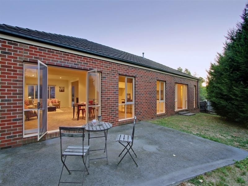 6 ST ANDREWS MEWS (enter at 118 Dorset Rd), Croydon VIC 3136