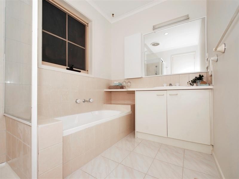 34 BAYSWATER Road, Croydon VIC 3136