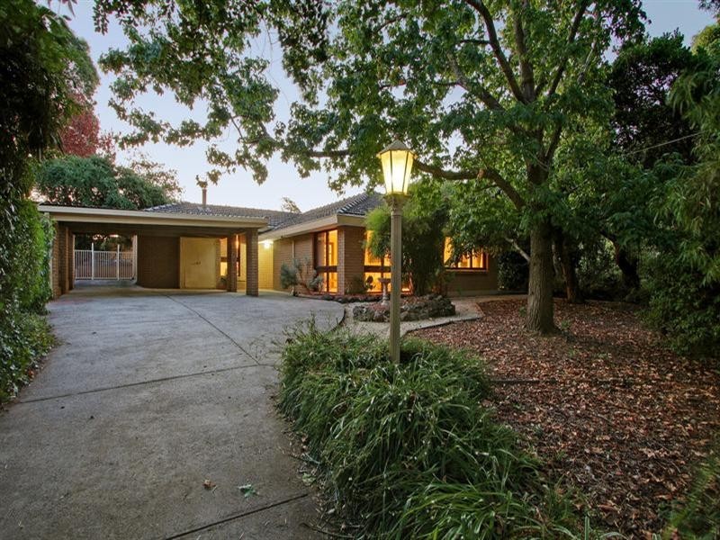 40 LONGVIEW Road, Croydon South VIC 3136