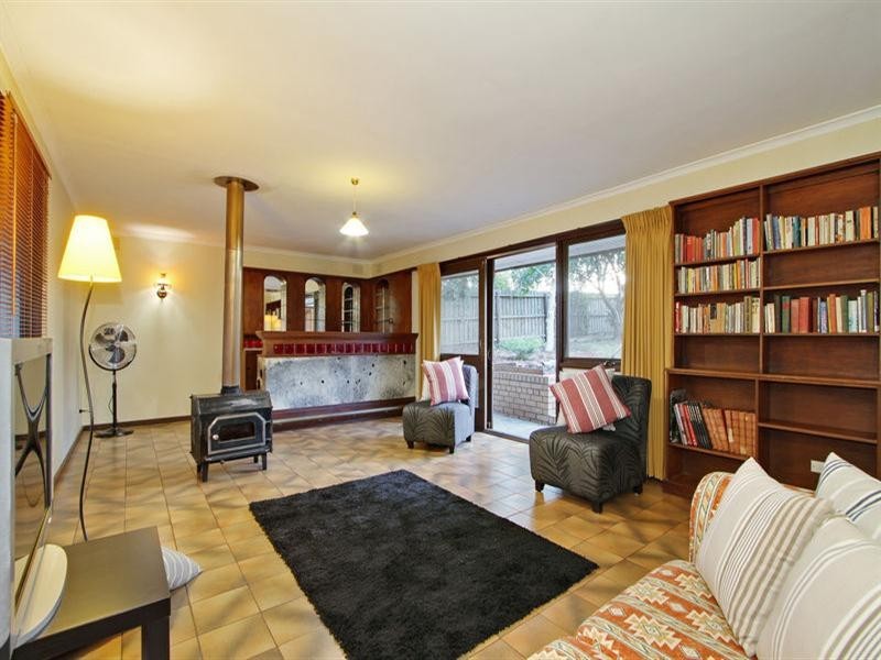 40 LONGVIEW Road, Croydon South VIC 3136