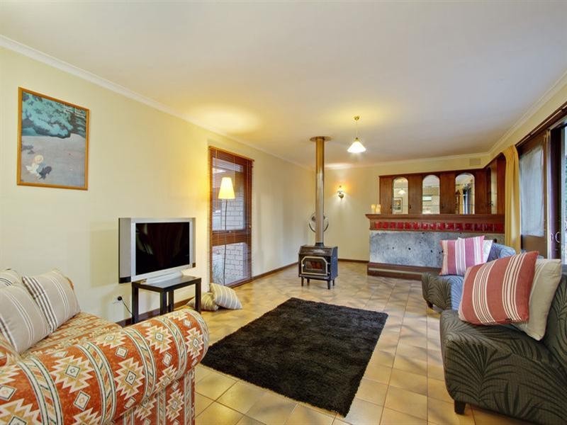 40 LONGVIEW Road, Croydon South VIC 3136