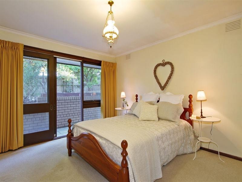 40 LONGVIEW Road, Croydon South VIC 3136