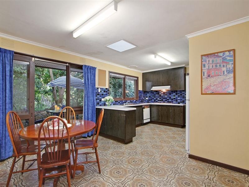 40 LONGVIEW Road, Croydon South VIC 3136