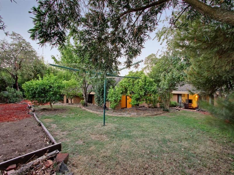 40 LONGVIEW Road, Croydon South VIC 3136