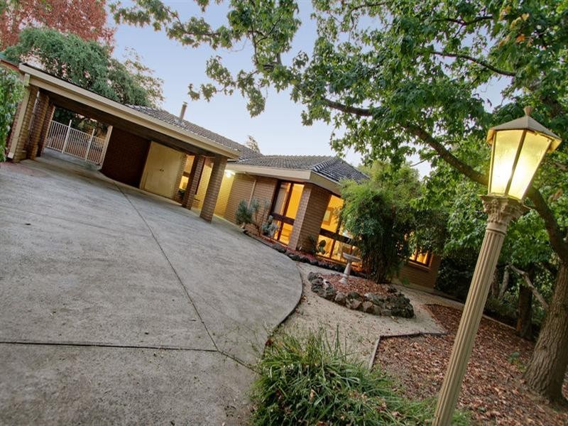 40 LONGVIEW Road, Croydon South VIC 3136