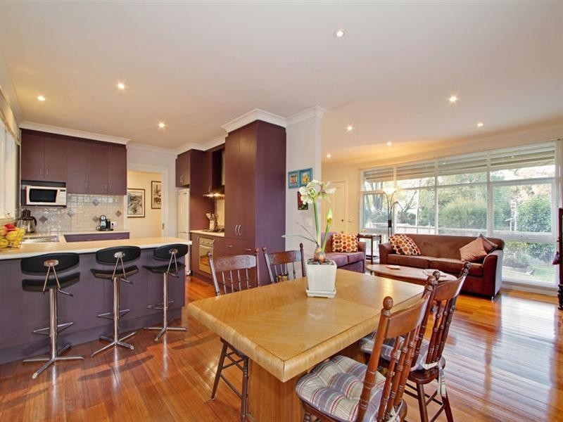 8 DUMOSA Avenue, Croydon VIC 3136