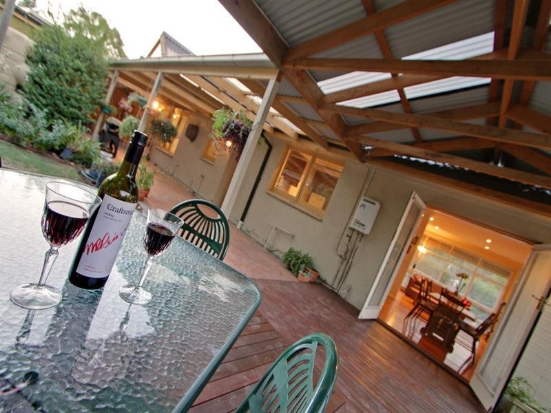 8 DUMOSA Avenue, Croydon VIC 3136