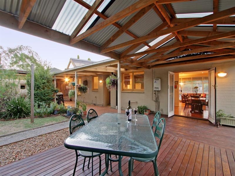 8 DUMOSA Avenue, Croydon VIC 3136