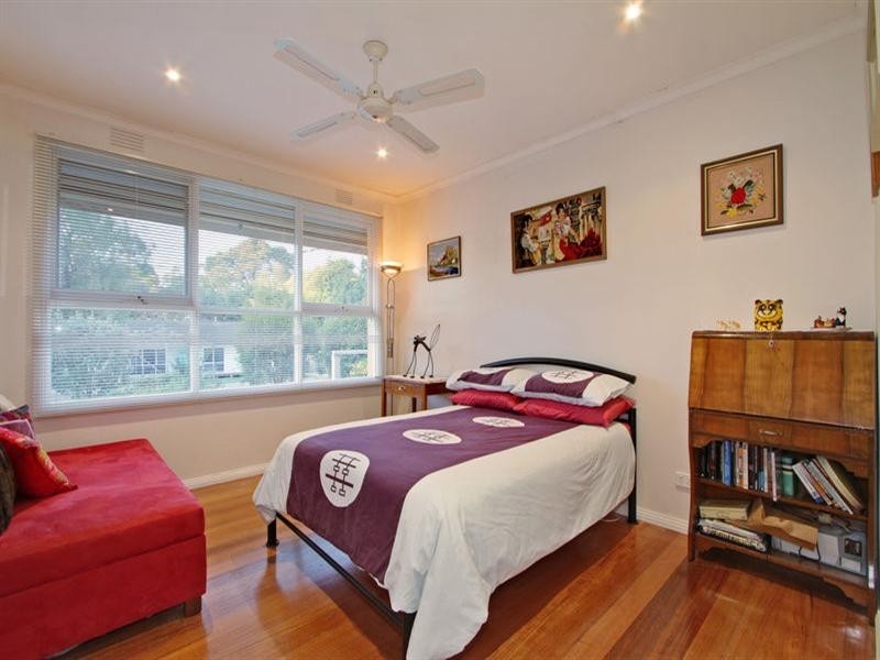 8 DUMOSA Avenue, Croydon VIC 3136