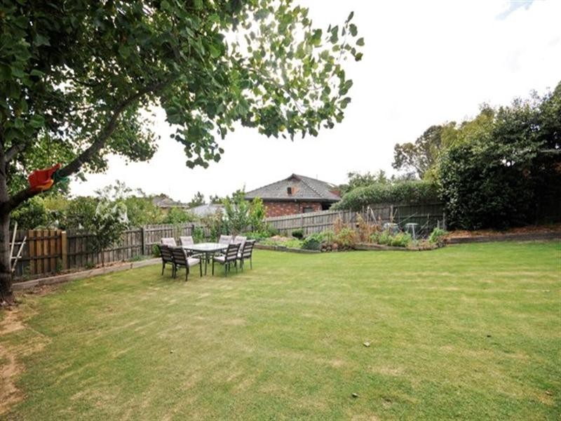 10 Rosebank Avenue, Ringwood North VIC 3134