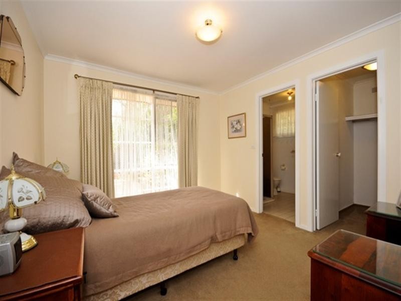 26 Lakeside Crescent, Croydon Hills VIC 3136