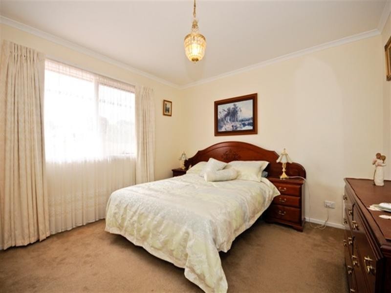 26 Lakeside Crescent, Croydon Hills VIC 3136